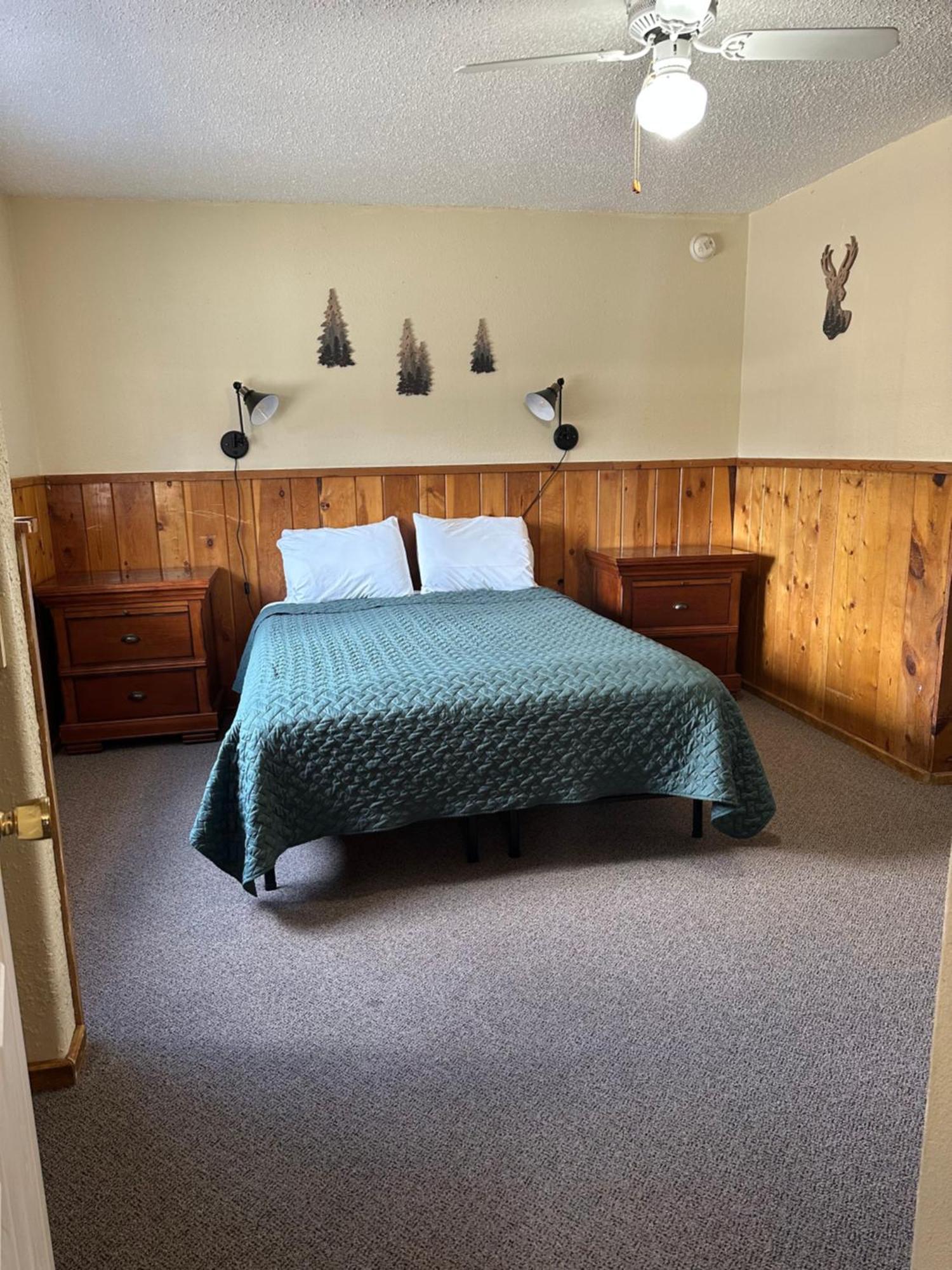 Deer Lodge Red River Room photo