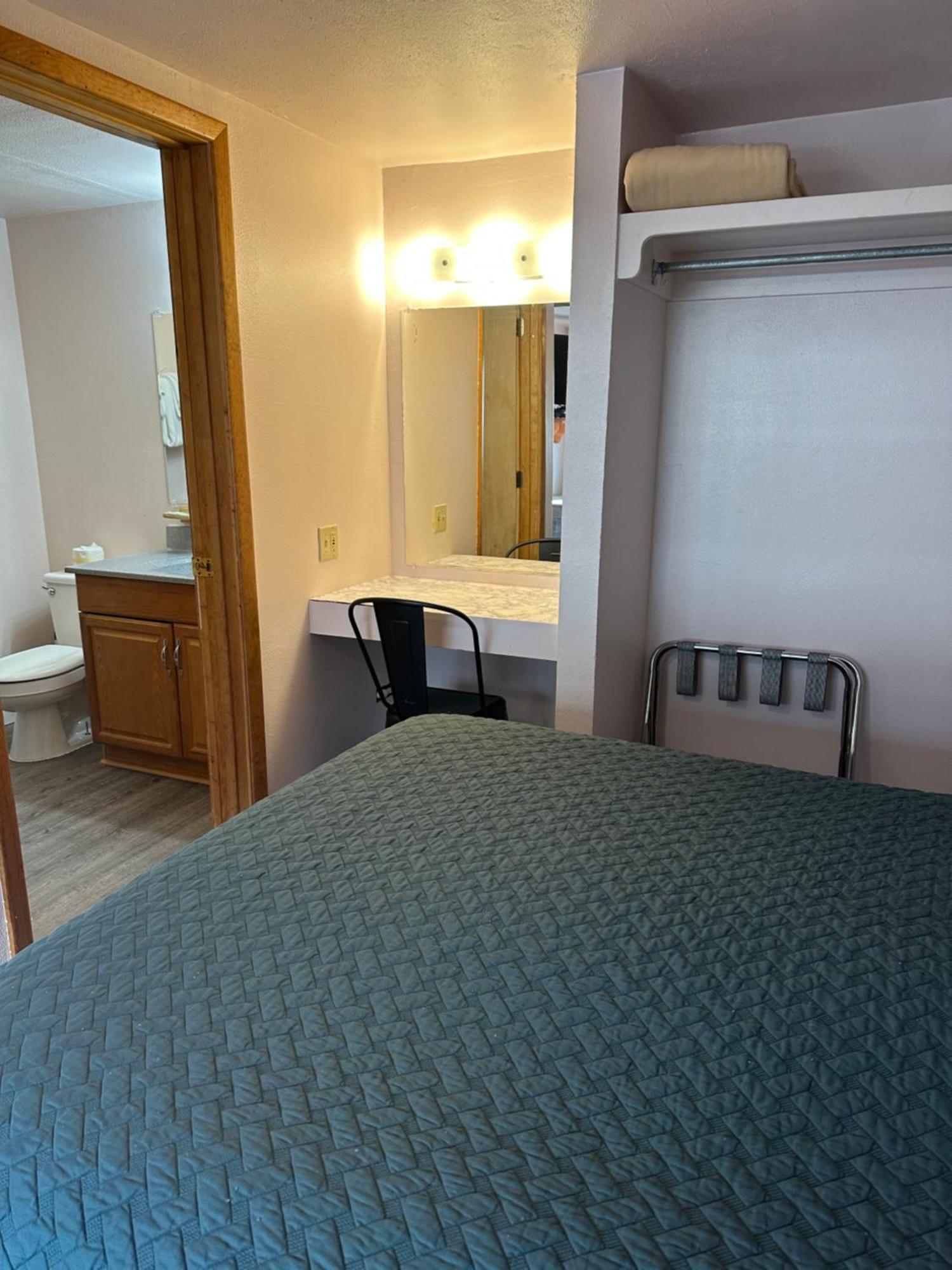 Deer Lodge Red River Room photo
