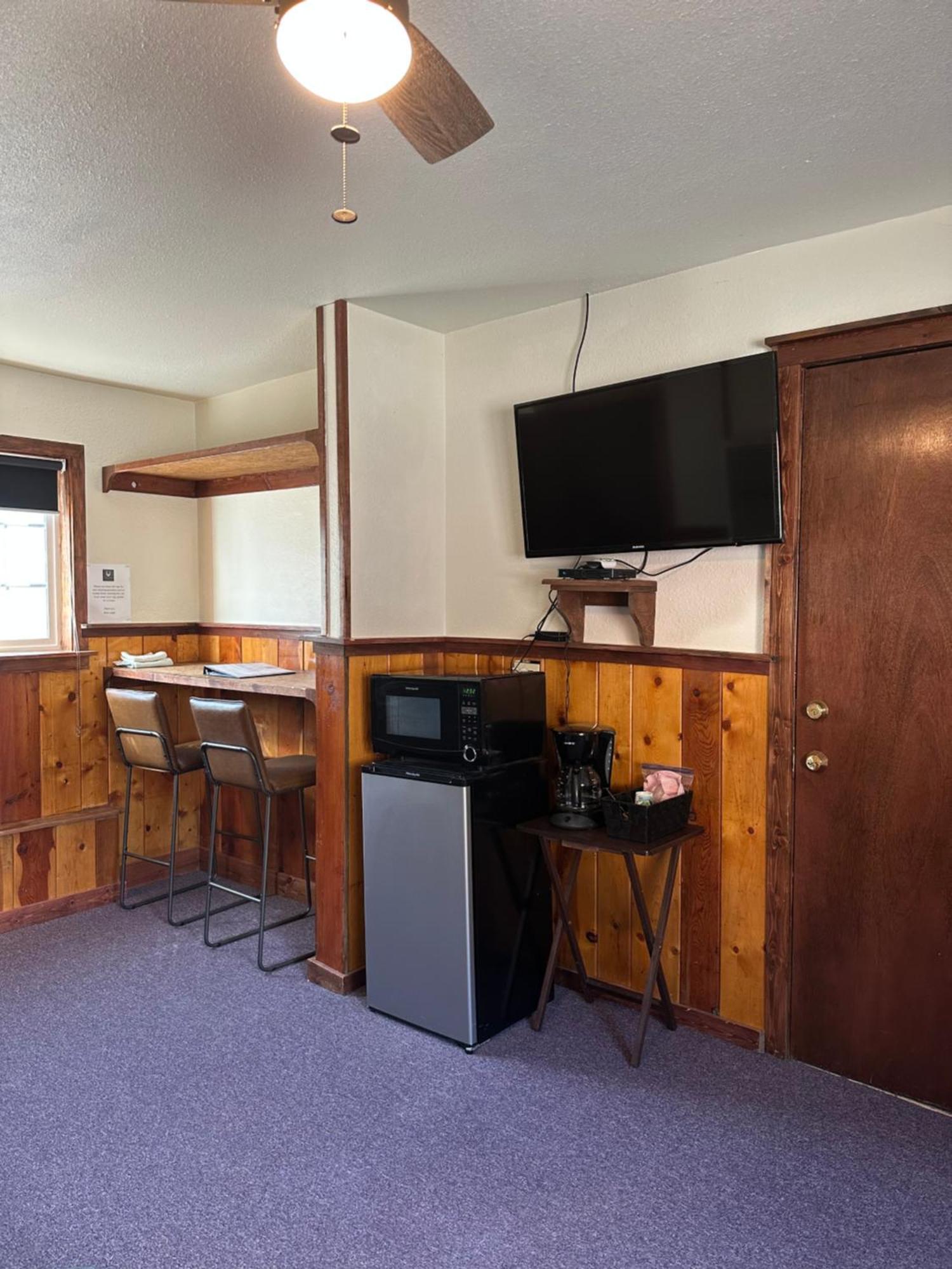 Deer Lodge Red River Room photo